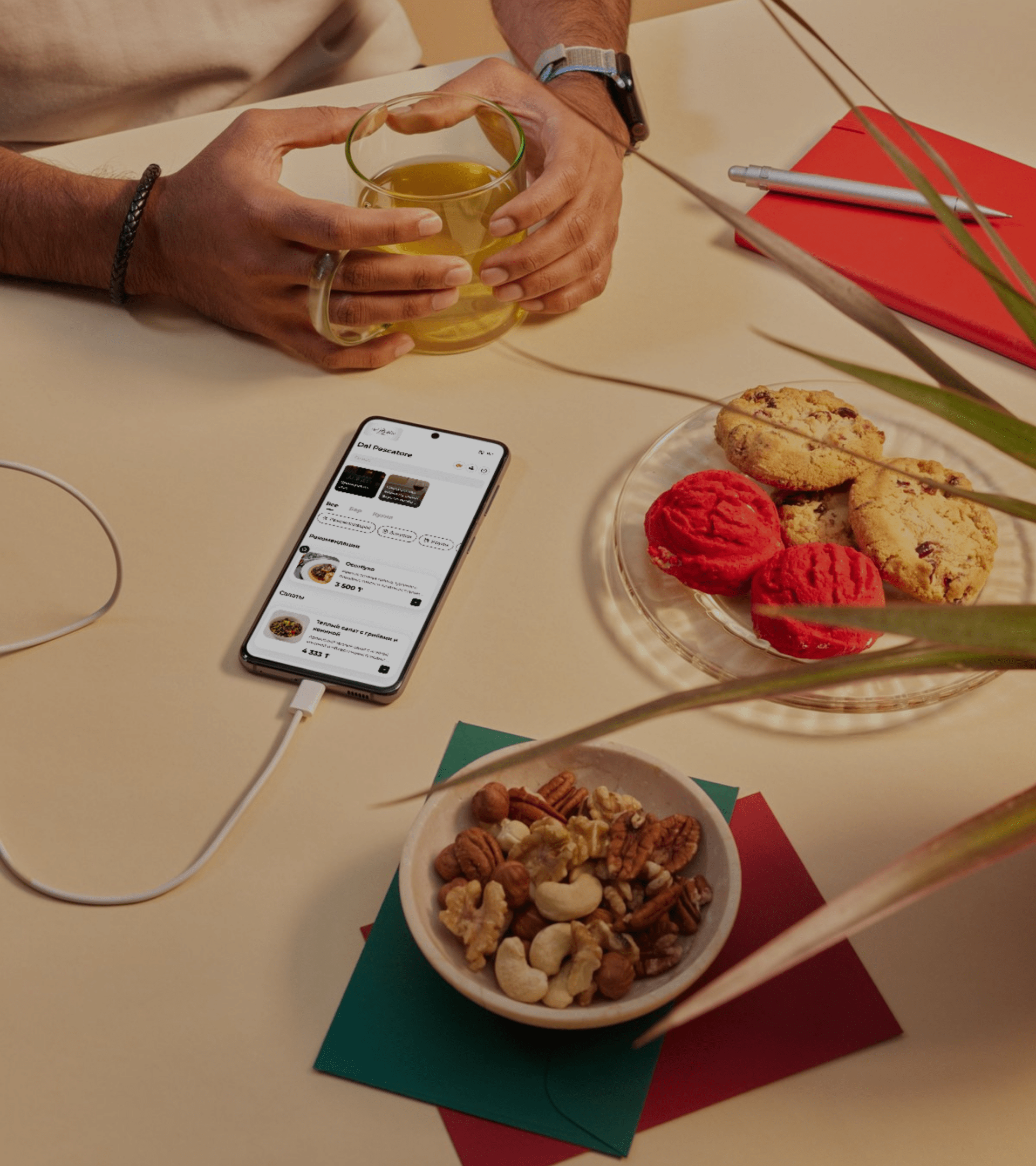 Интерфейс QR-меню LUNIQ на смартфоне, пример для ресторана